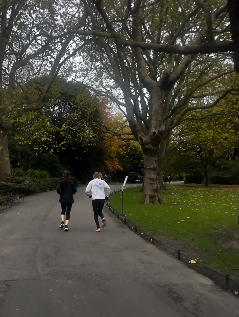 Correr fuera o en la cinta